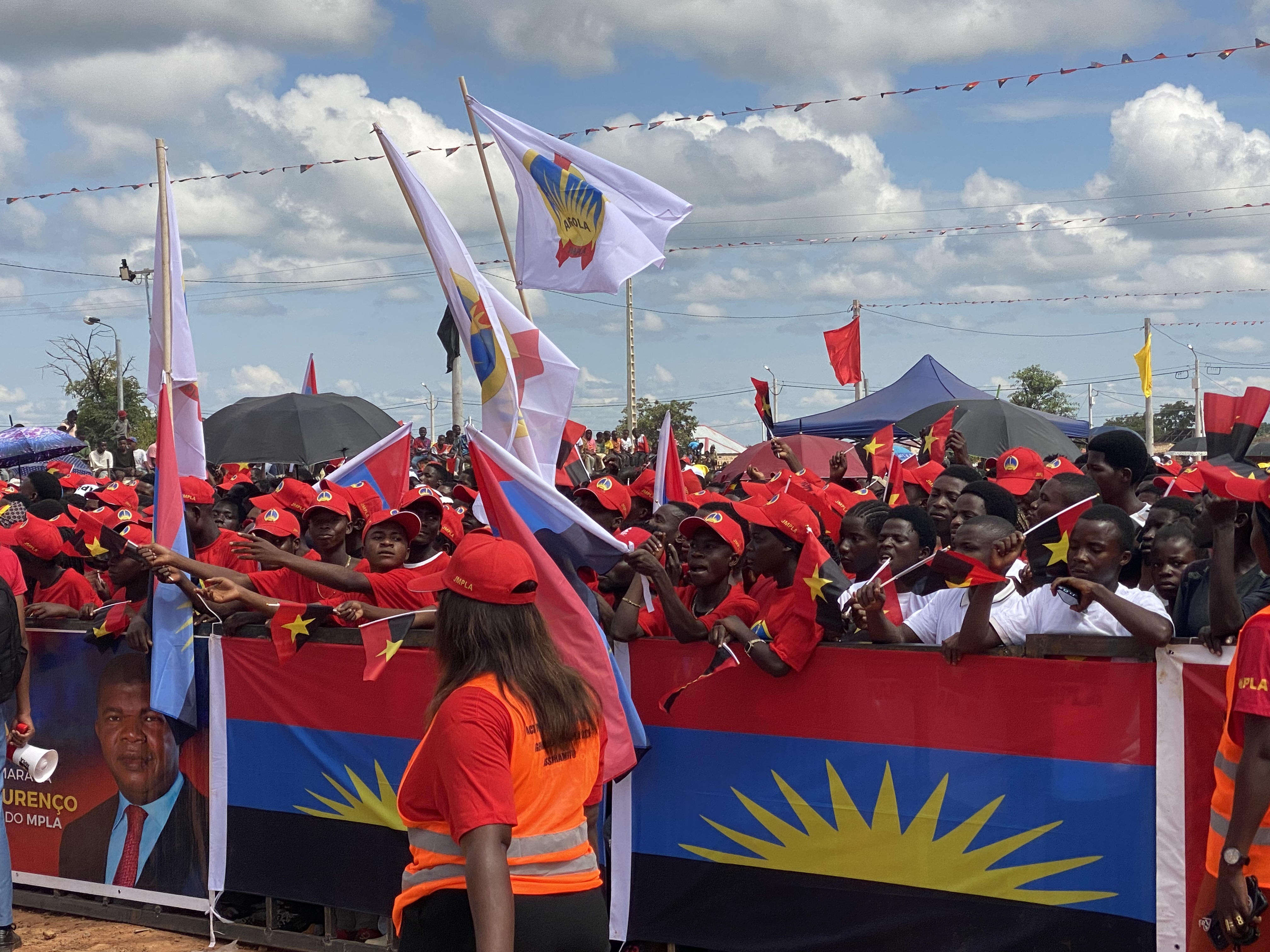 Moxico-Leste — Dentro de alguns minutos, terá início o acto de divulgação da Agenda Política do MPLA, agora confirmado para a província do Moxico-Leste.